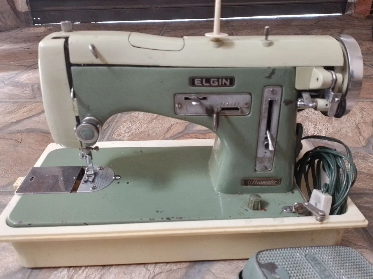 Maquina de costura antiga - Foto 2