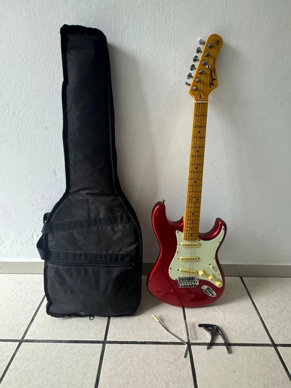 Guitarra Tagima Stratocaster TG530 - Regulada e com acessórios!