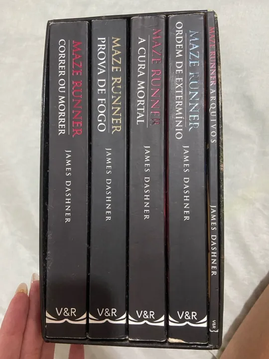 Vendo box completo livros maze runner