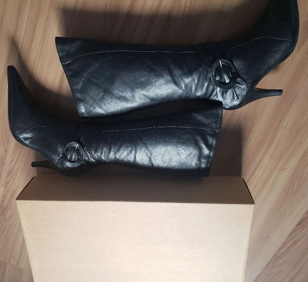Em ótimo estado. Bota cano alto número 38. Ler descrição.  - Foto 2
