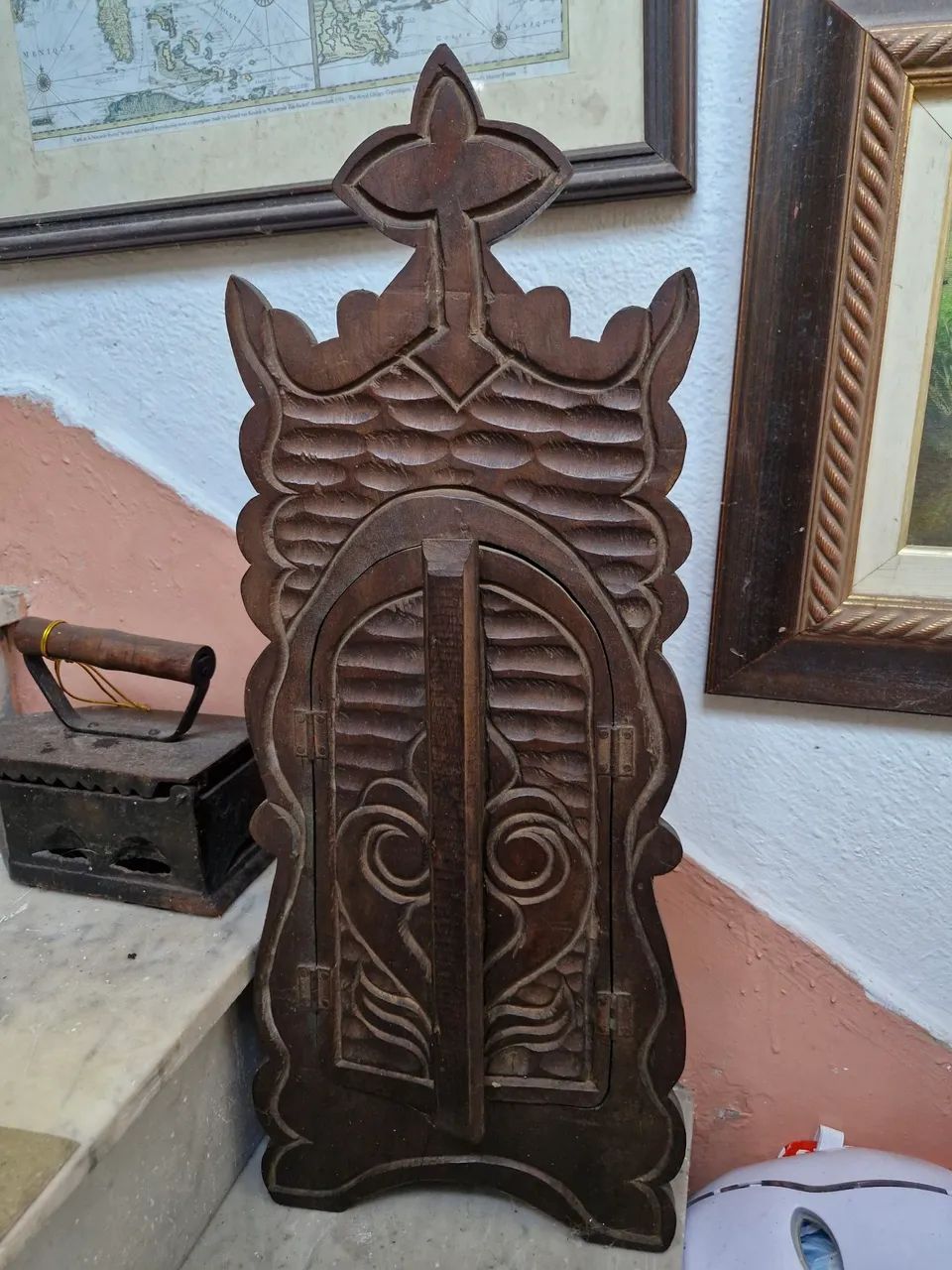 Antigo oratório de Madeira Talhada