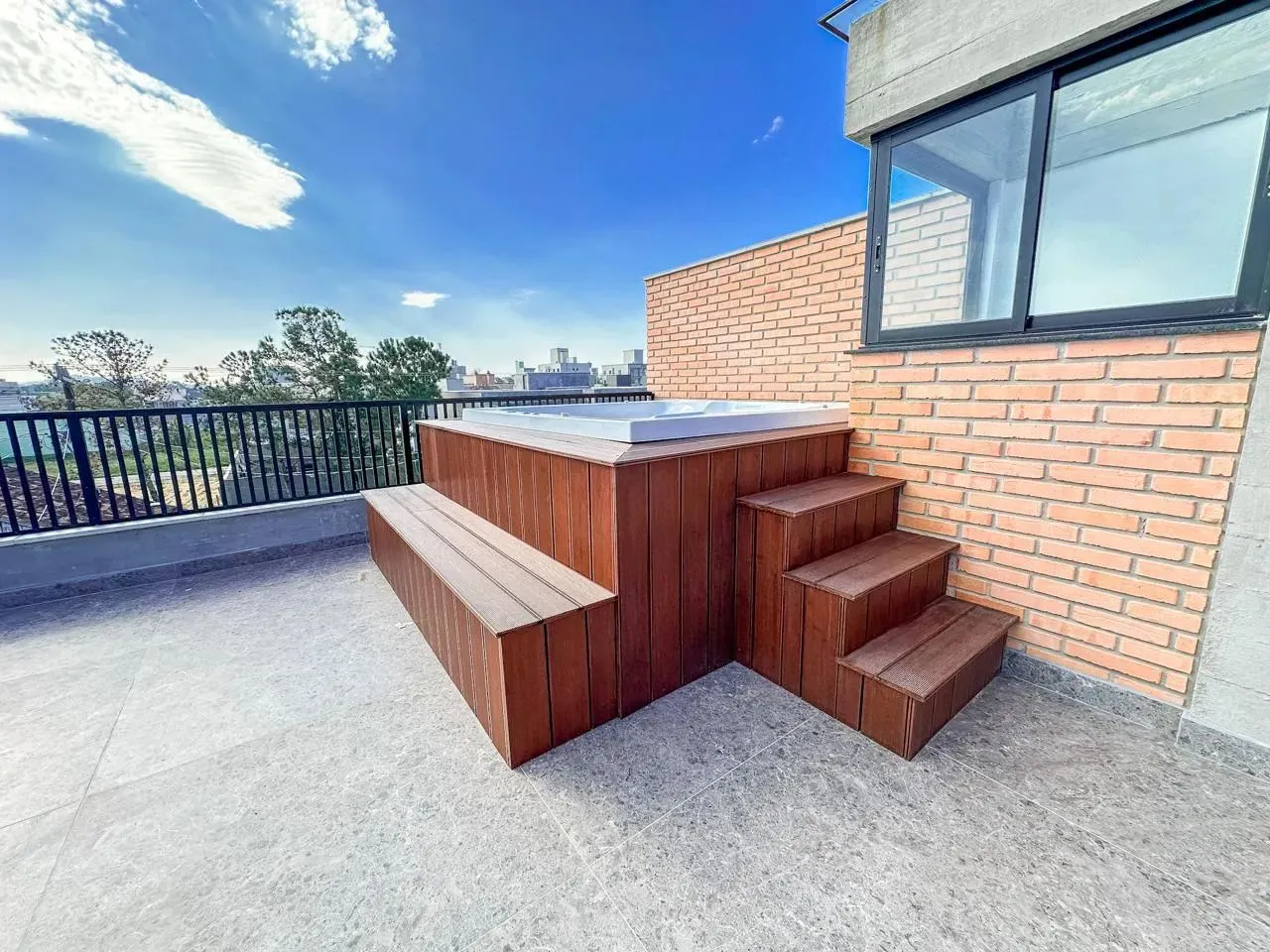 Sobrado triplex para venda com 3 quartos em Itacolomi - Balneário Piçarras - SC