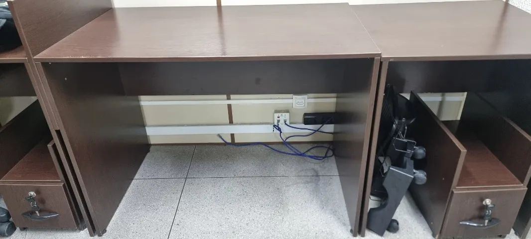 12 Mesas  (1 recep + 11 escritório) - Foto 5