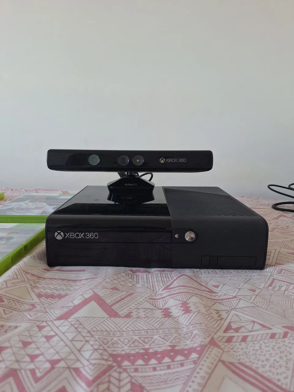 Xbox 360 com Kinect e jogos 