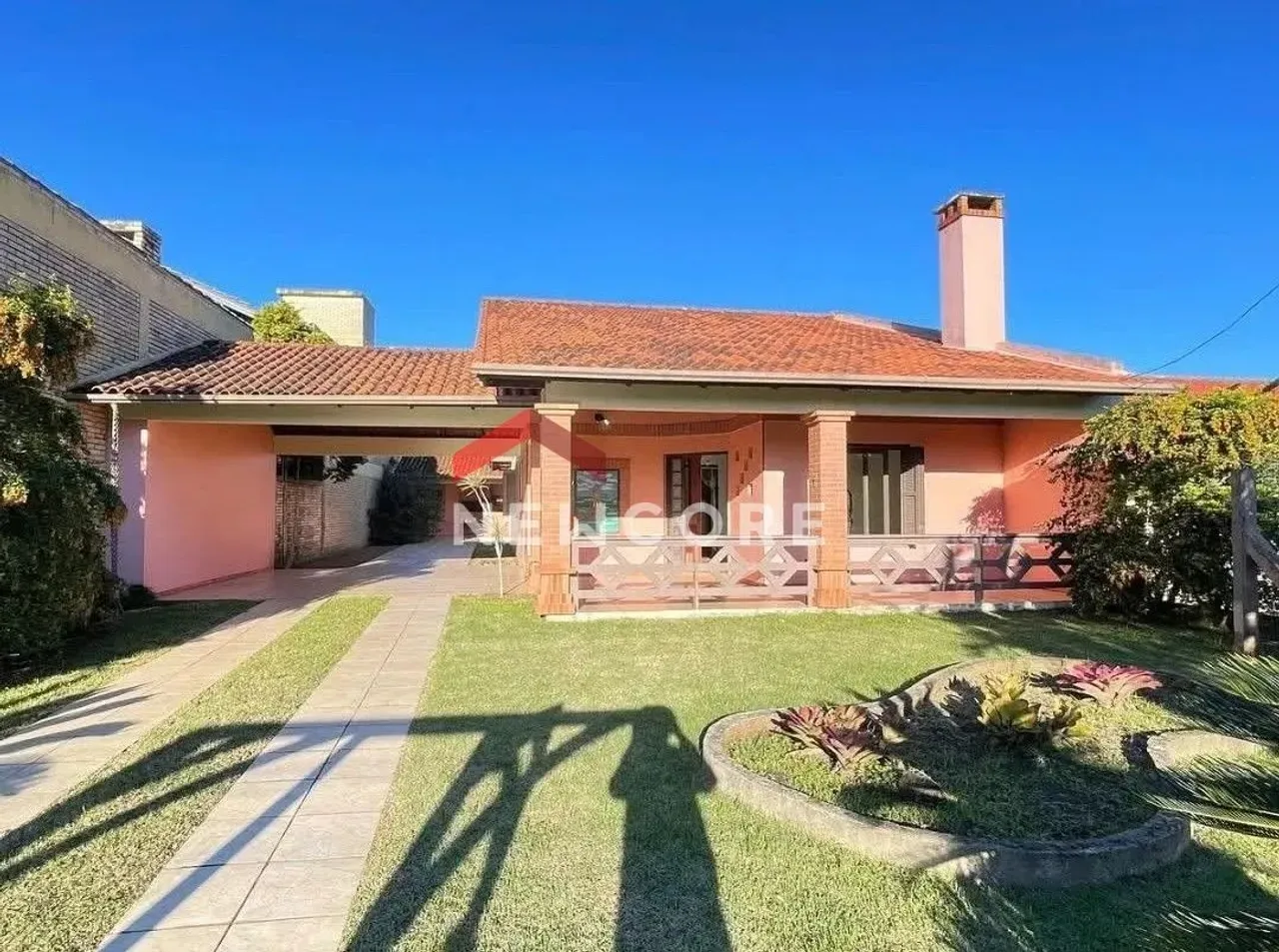 Casa em Avenida Rio Grande - Centro - Imbé/RS