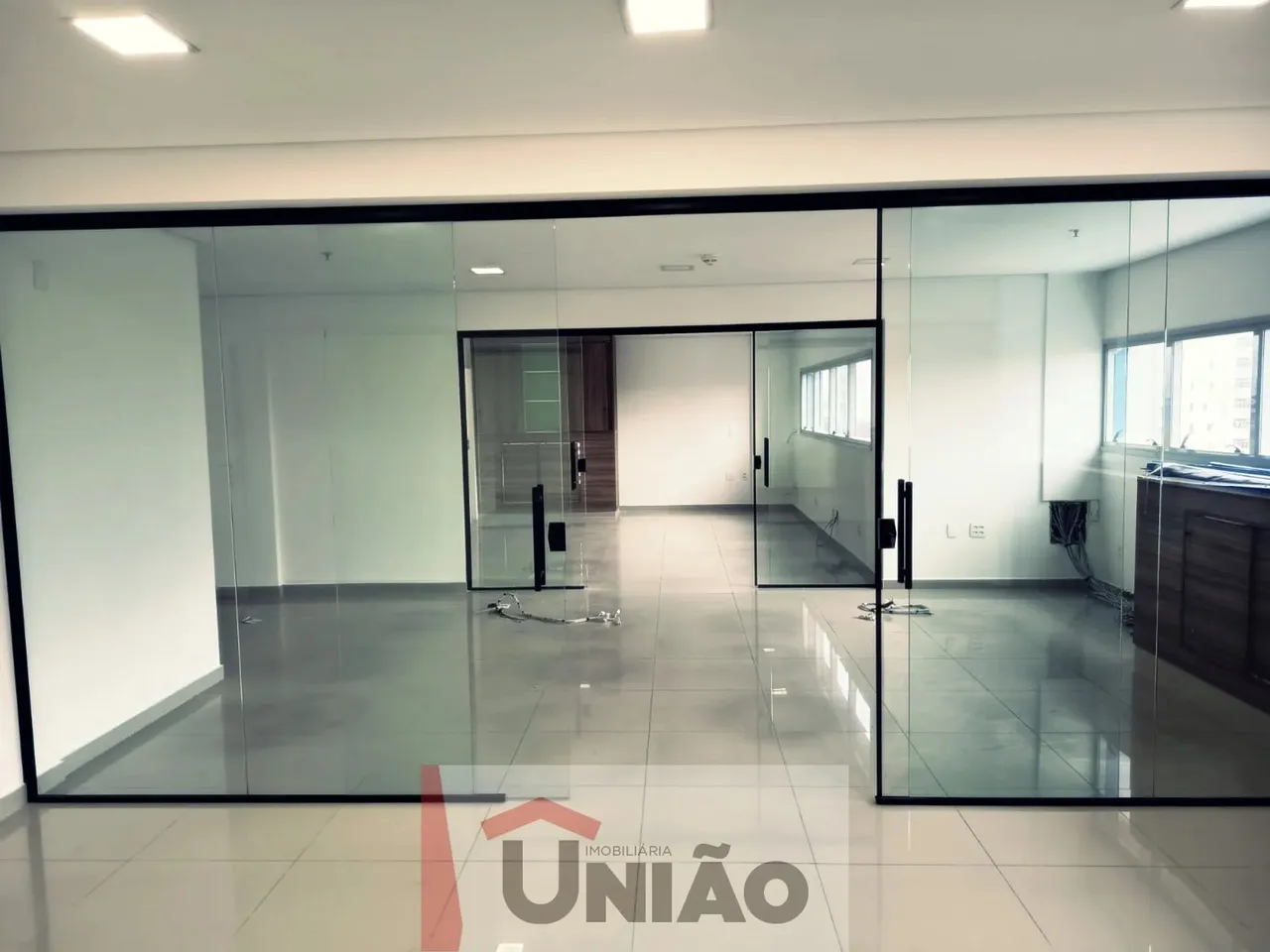 Salas Comerciais Conjugadas no Centro Empresarial Aquarius