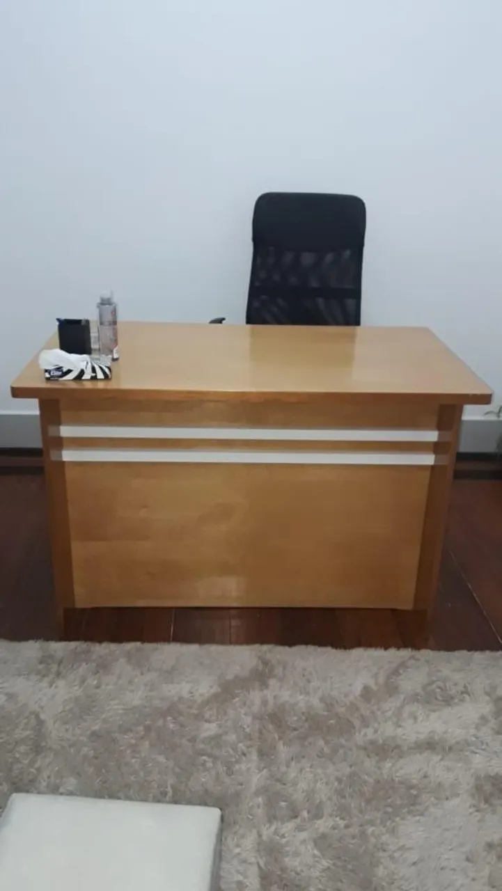 Mesa escritório / escrivaninha / consultório em madeira maciça