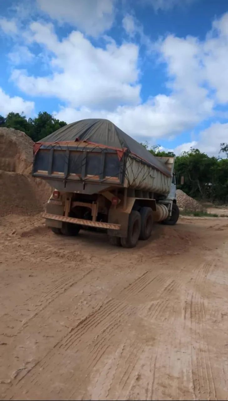Caminhao truck de areia e brita