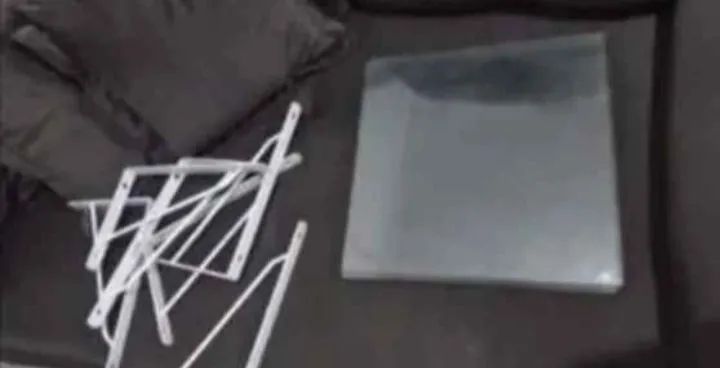 Vendo 5 vidros e 4 pratelheiras demo novas 