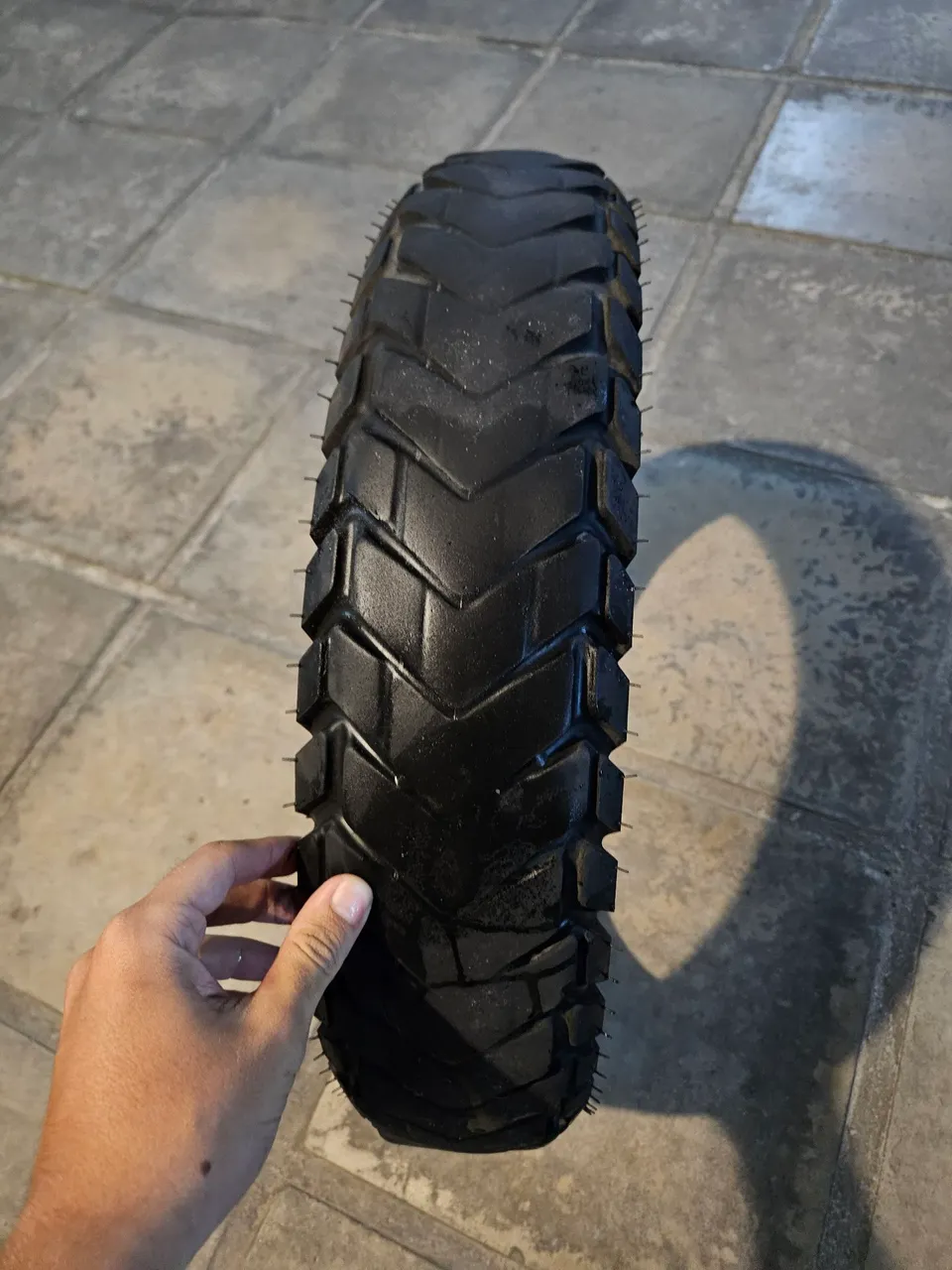 Pneu Pirelli Traseiro de Bros 150 ou 160 meia vida
