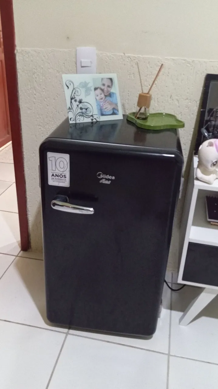 Frigobar Midea Retrô 93L