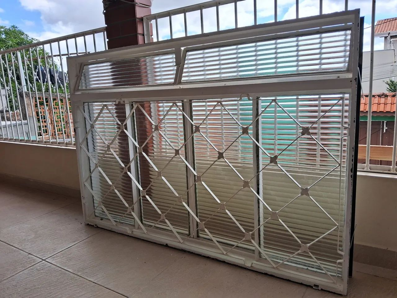 Janela de aço 1,00 X 1,50 com vidros. - Foto 2