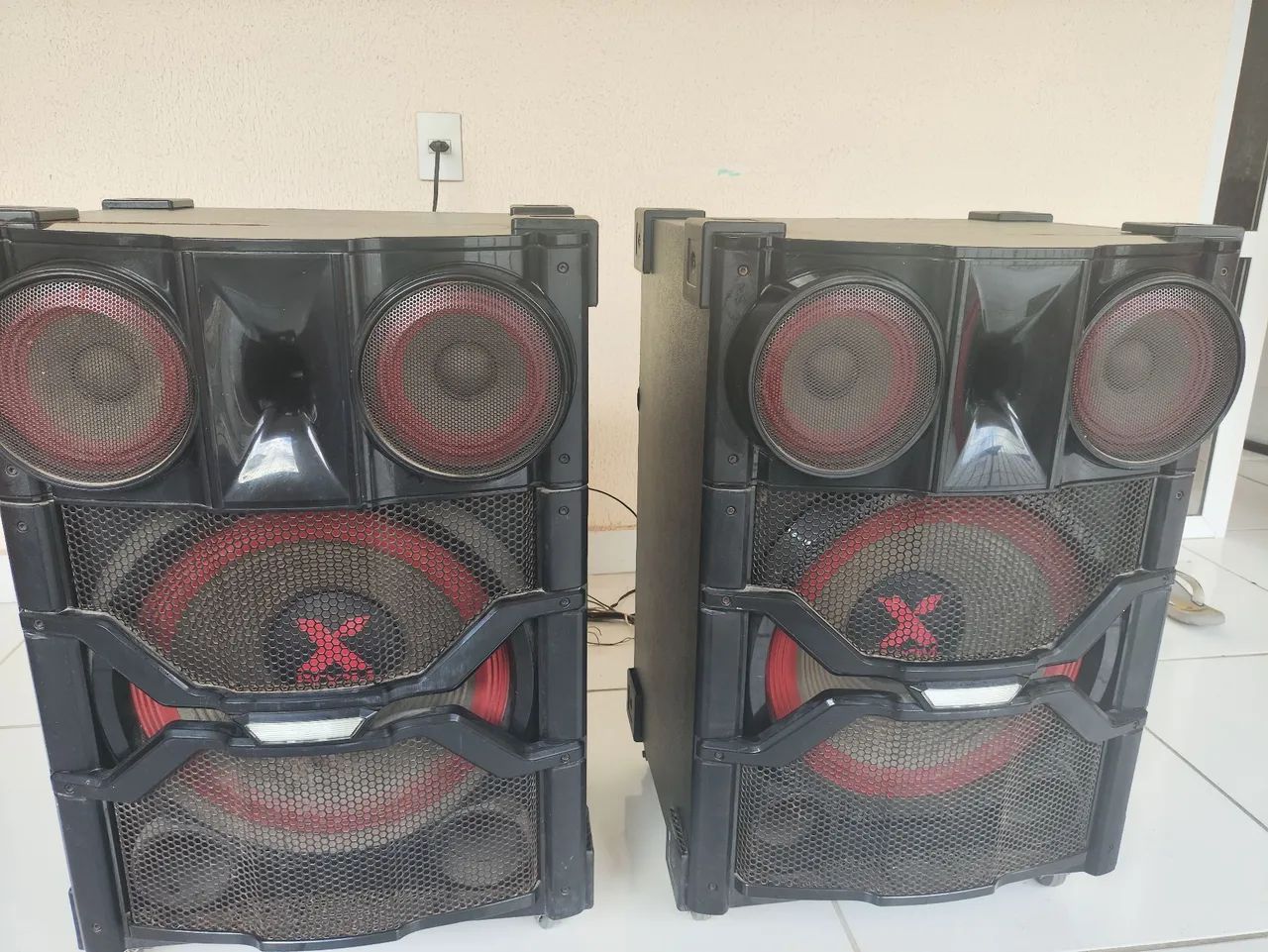 Vendo Par de Caixas do Som LG CM 9740