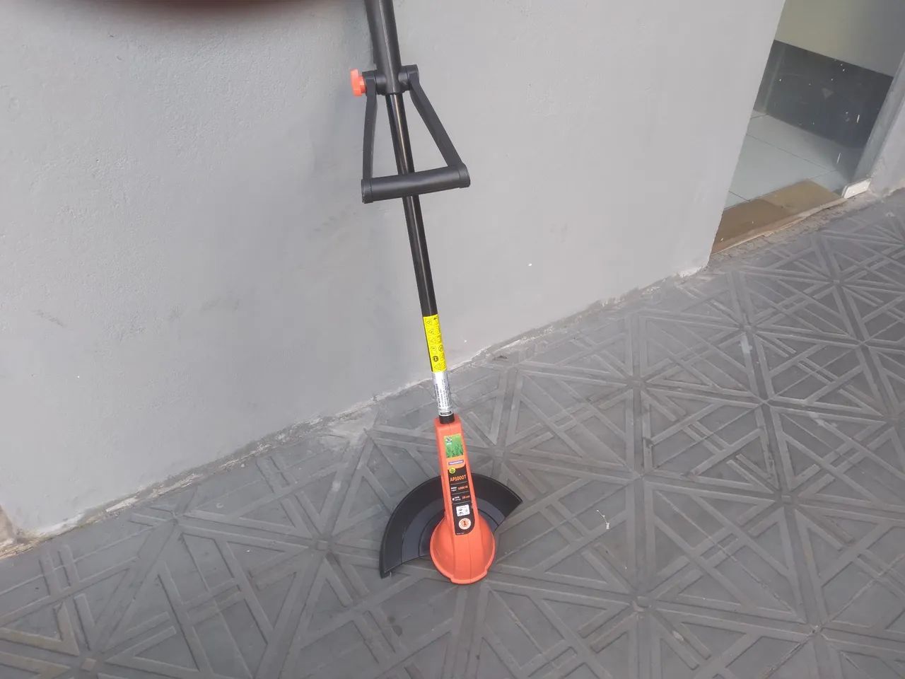 Aparador de grama 110volts 