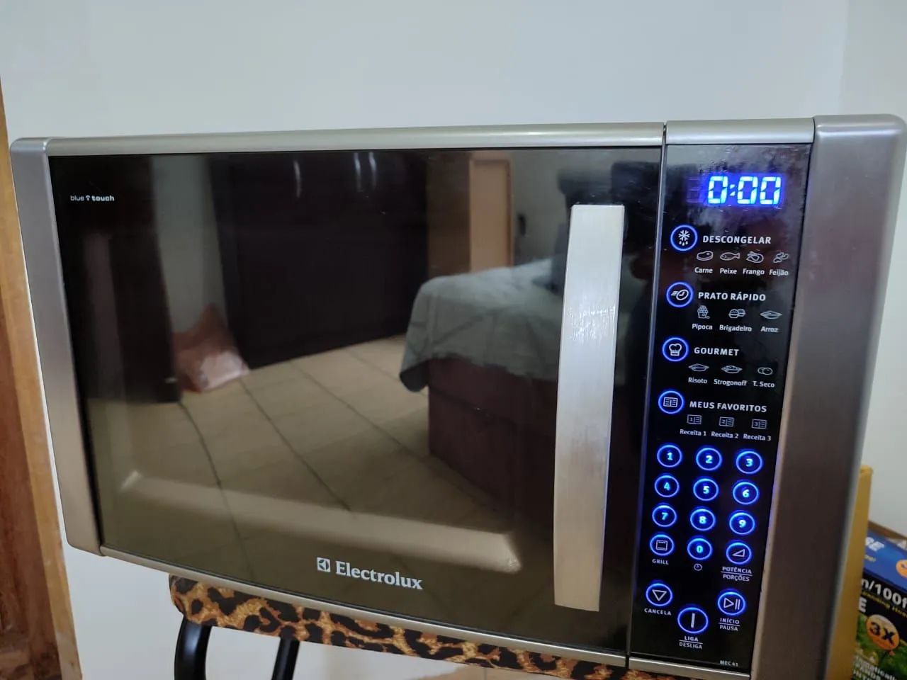 Microondas Electrolux 31 litros, todo de inox, funcionando perfeitamente 