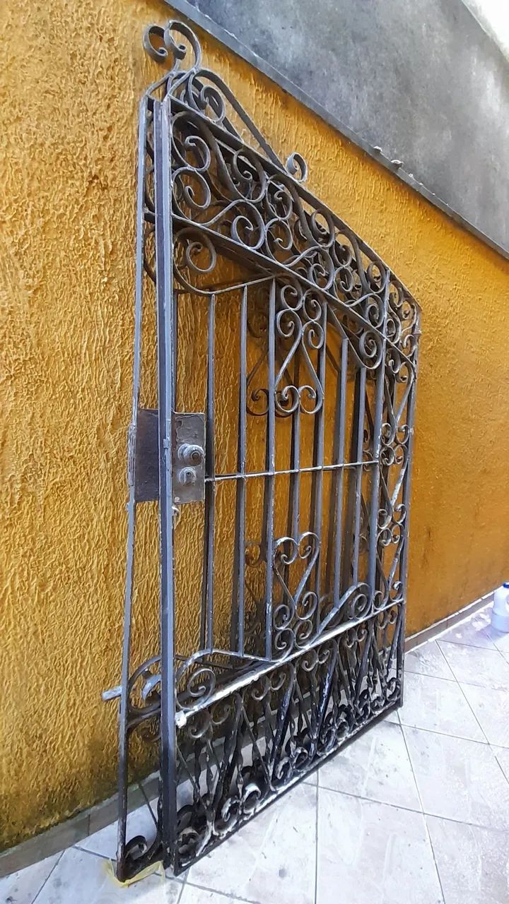 Portao de ferro antigo