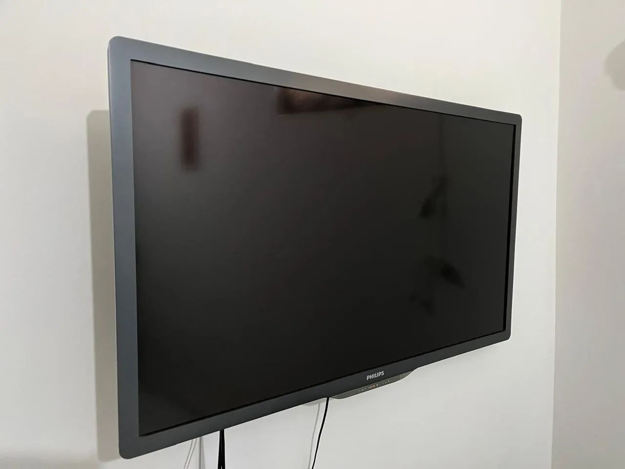 Tv Phillips 46PFL7606D/78  Ambilight 46 polegadas64522272376833121