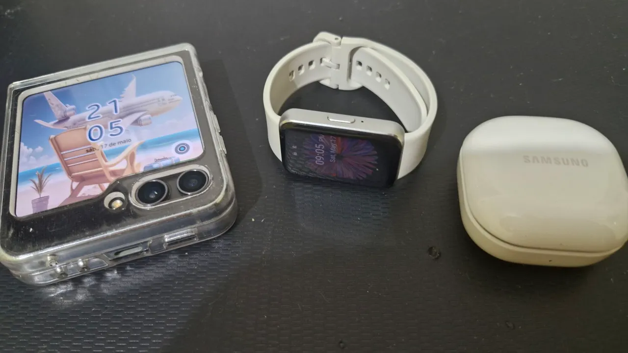 Samsung's Zflip5 512gb + Fit3 + BudsFe