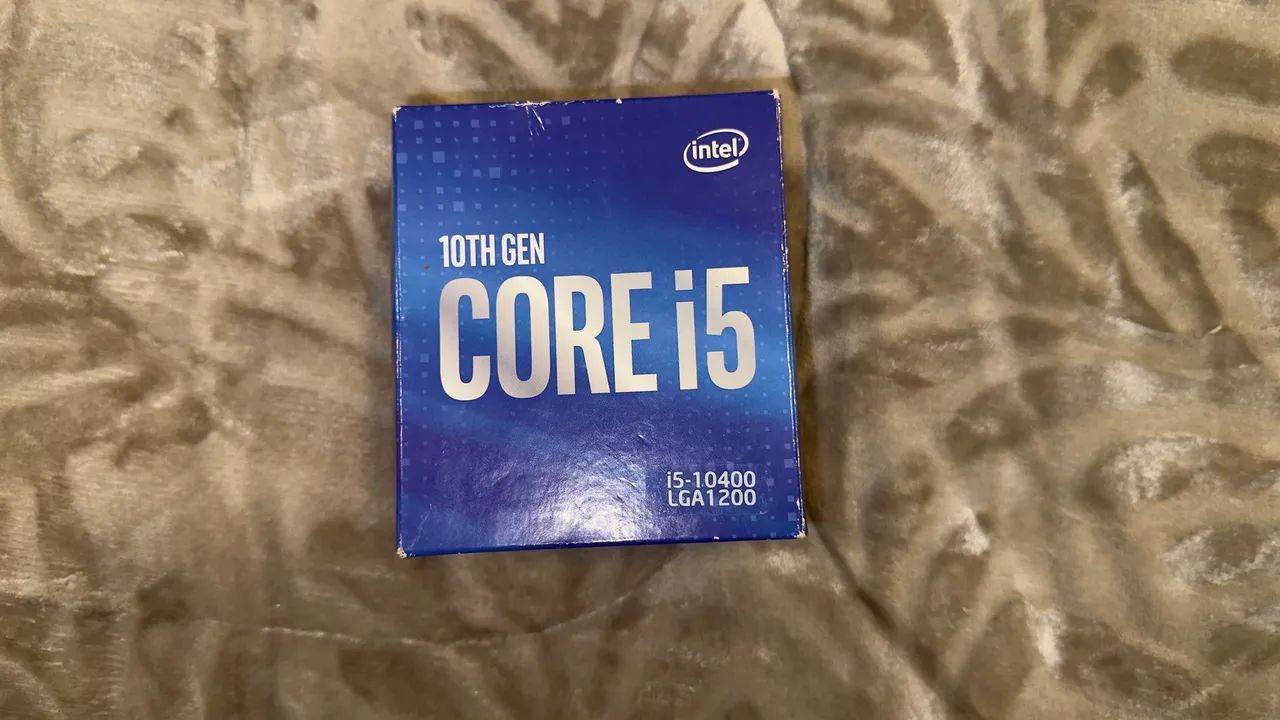 Processador Intel Core i3 10ª Geração ( Na caixa do I5 pois perdi à caixa do i3)
