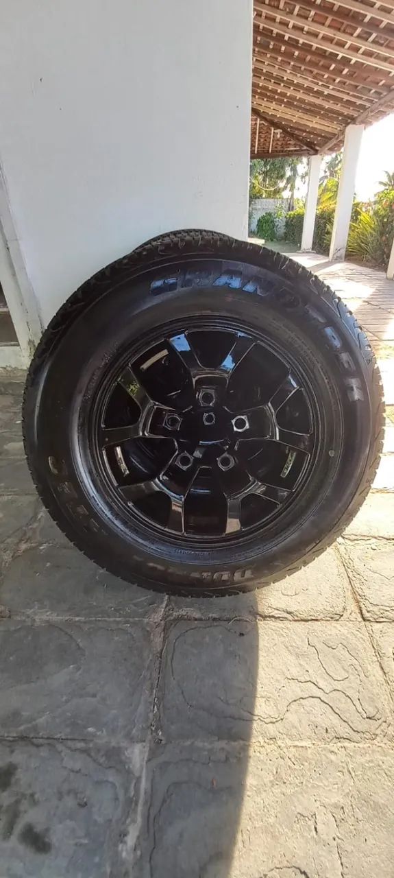 Jogo de rodas modelo original aro 15 e pneus para Suzuki JIMNY ano 2024