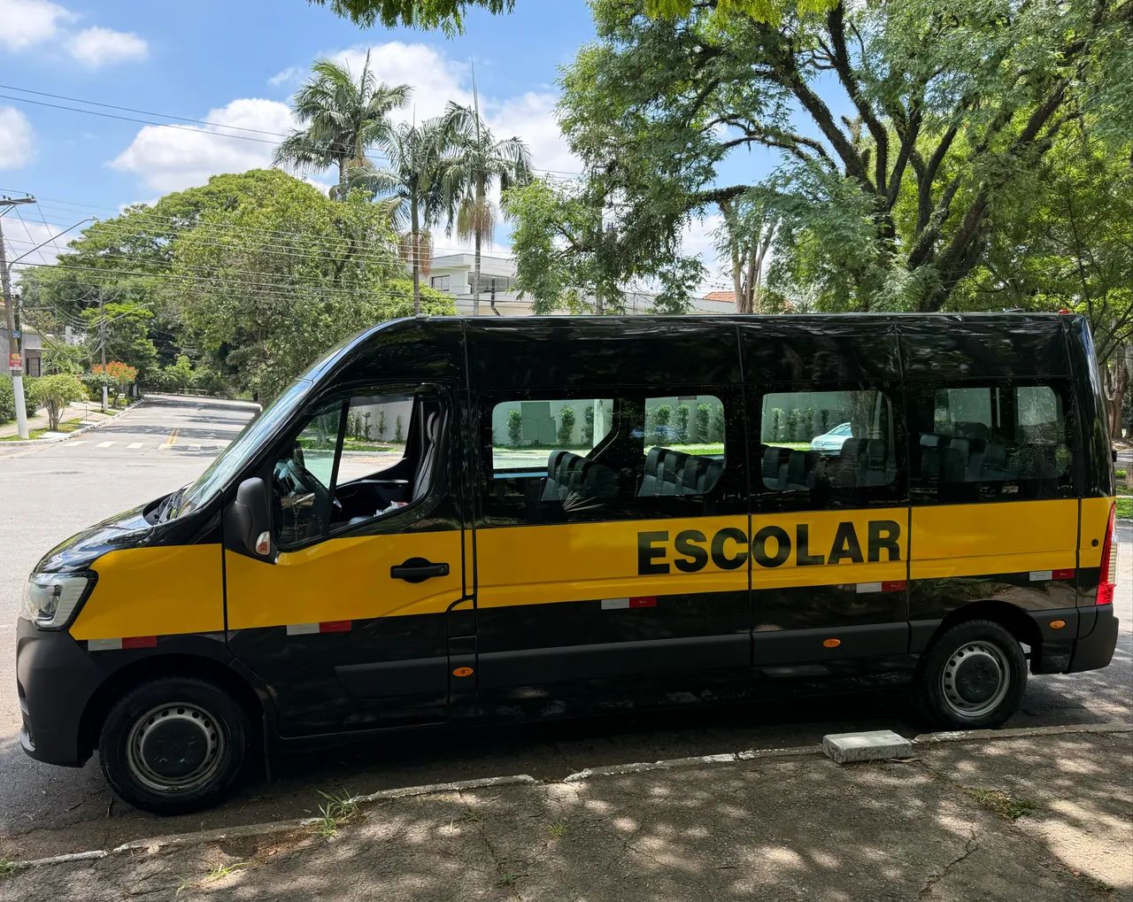 VAN ESCOLAR À VENDA - RENAULT MASTER L3H3 2024