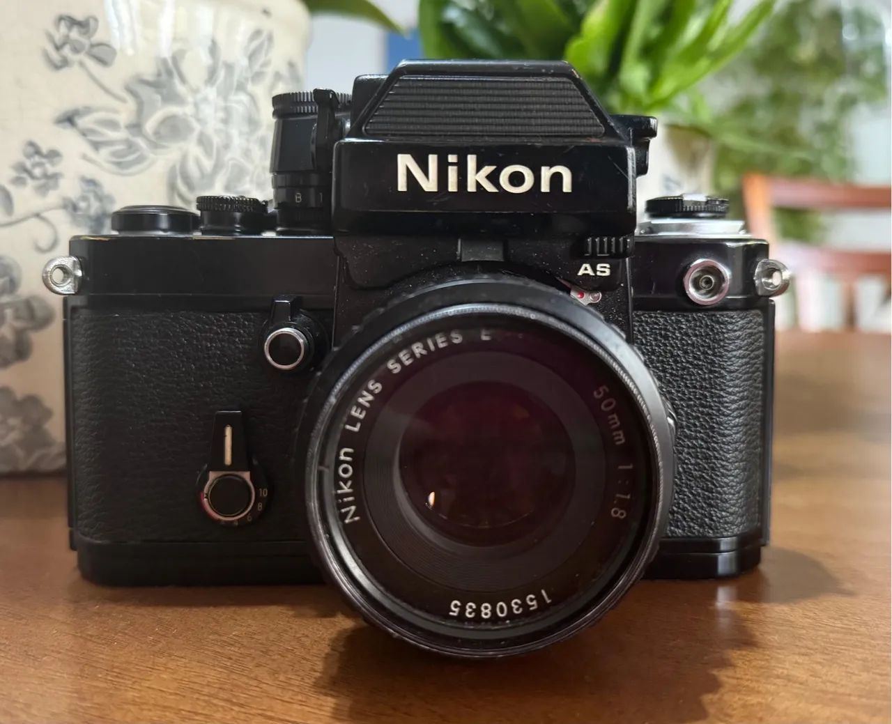 Câmera analógica Nikon F2 AS black + Lente Nikon series e 50mm +