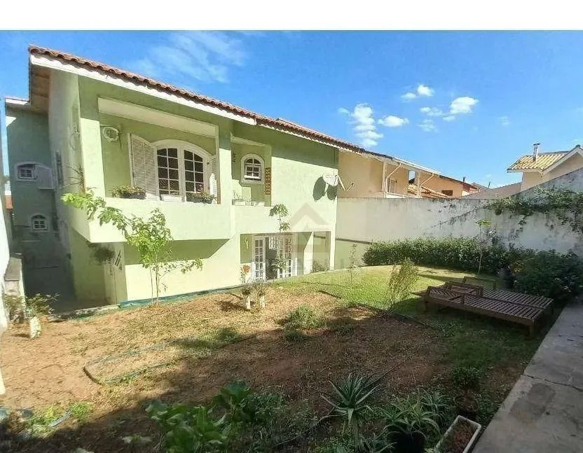 Casa encantadora com vista privilegiada no condomínio!