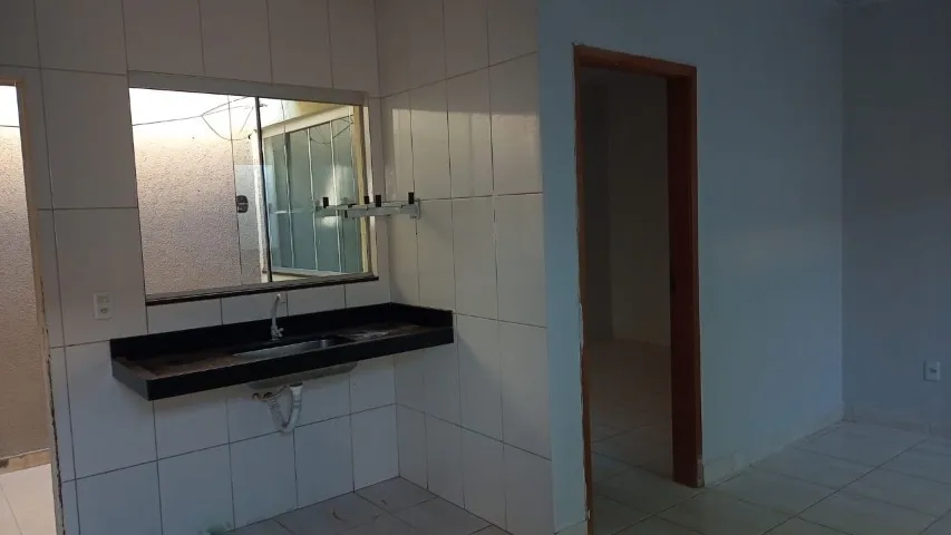 Aluga-se kitinete novinha no parque industrial João Braz. Falar com Sebastião *
