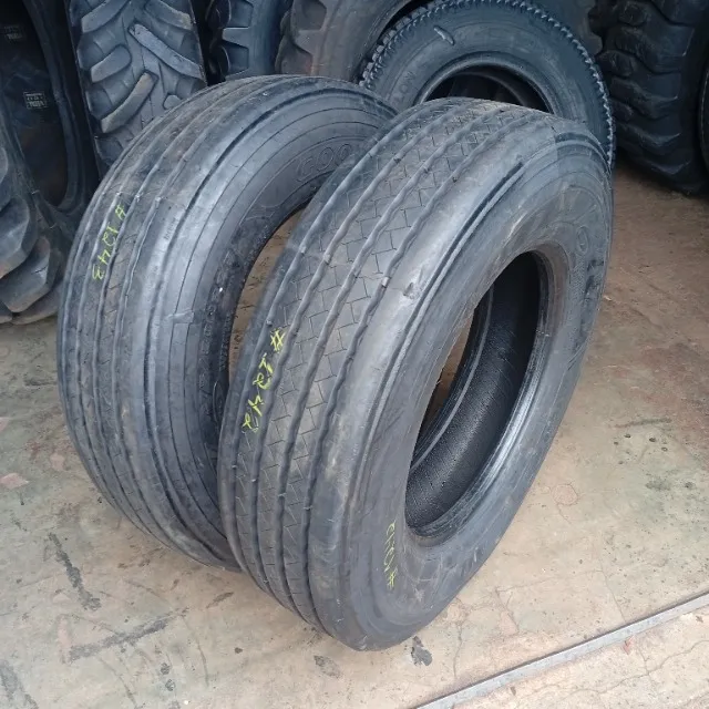 Par de Pneus 275/80R22.5 Recapados Radiais Goodyear - 99% Borracha, Excelente Estado