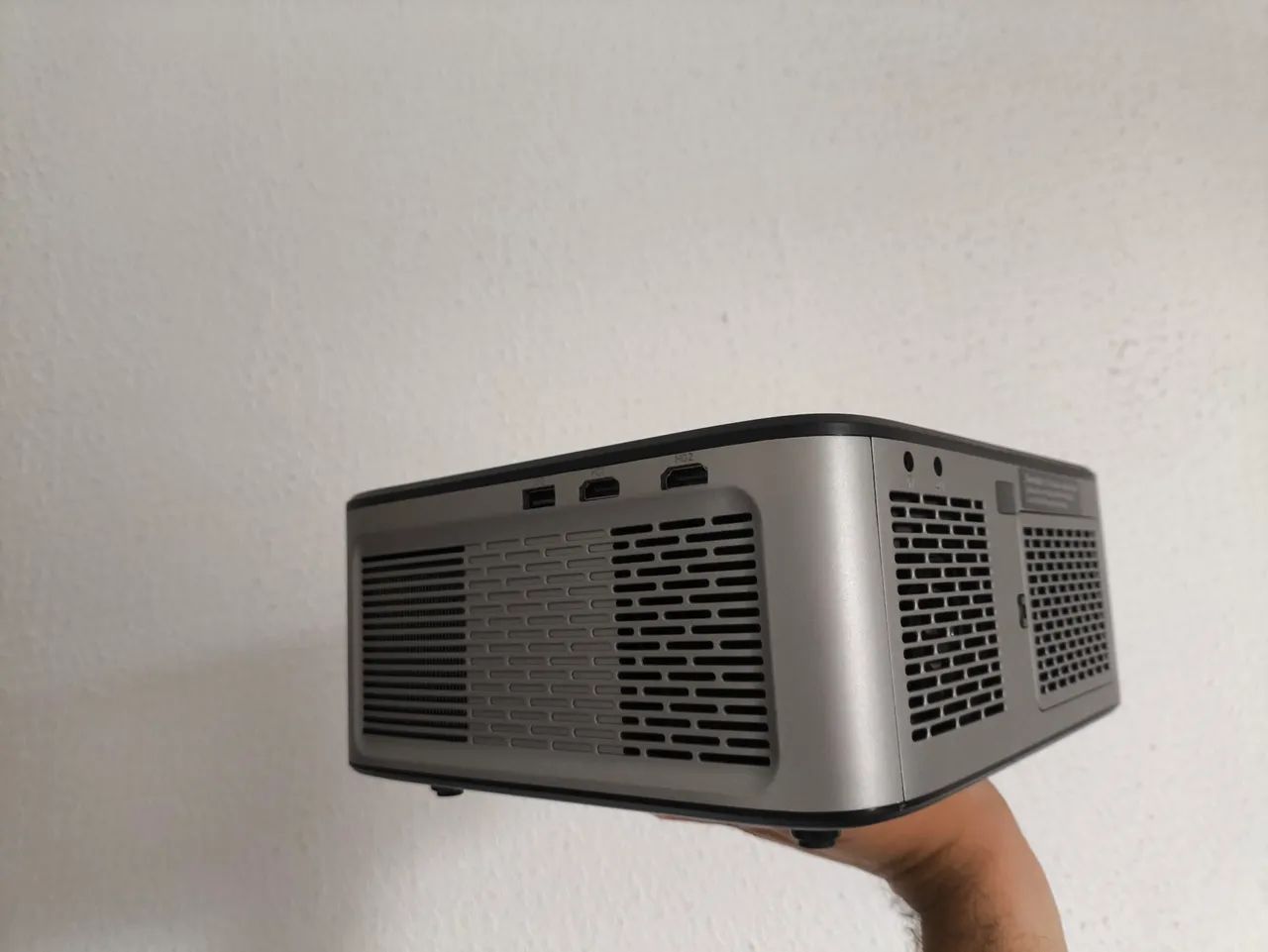 Projetor Multimídia Goldentec 7000 Lumens Full HD muito novo ! - Foto 2