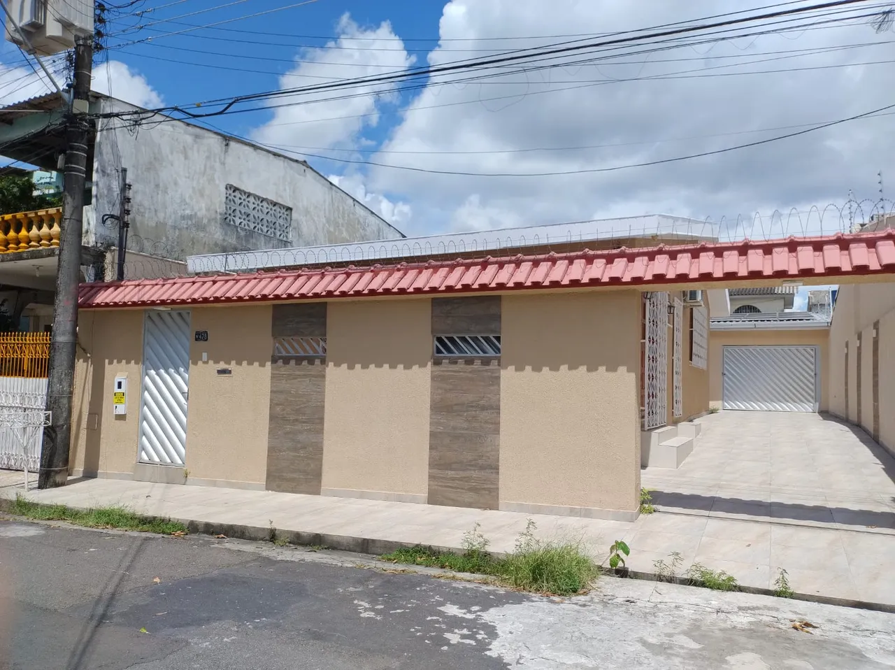 Casa no Dom Pedro com Luz Solar | Px ao Cecon e Petrônio Portella | 9 2 9 9 1 7 2 7 8 3 5