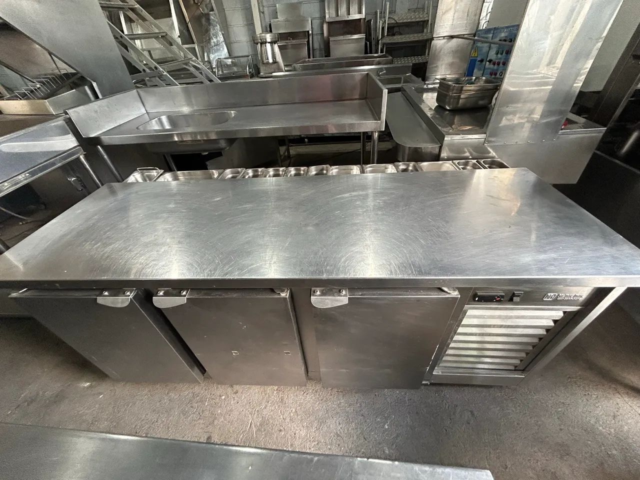 Bancada Refrigerada Condimentadora C/Rodinhas  - Foto 2