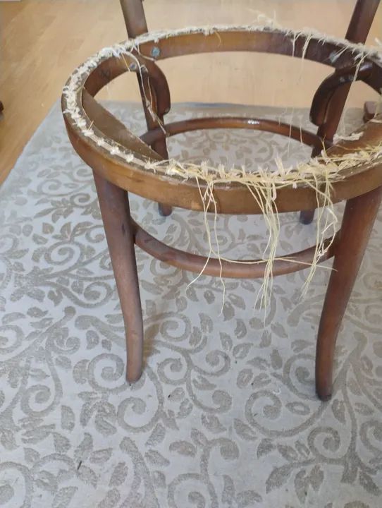 Cadeira de madeira thonart, precisa restauração!!  - Foto 4