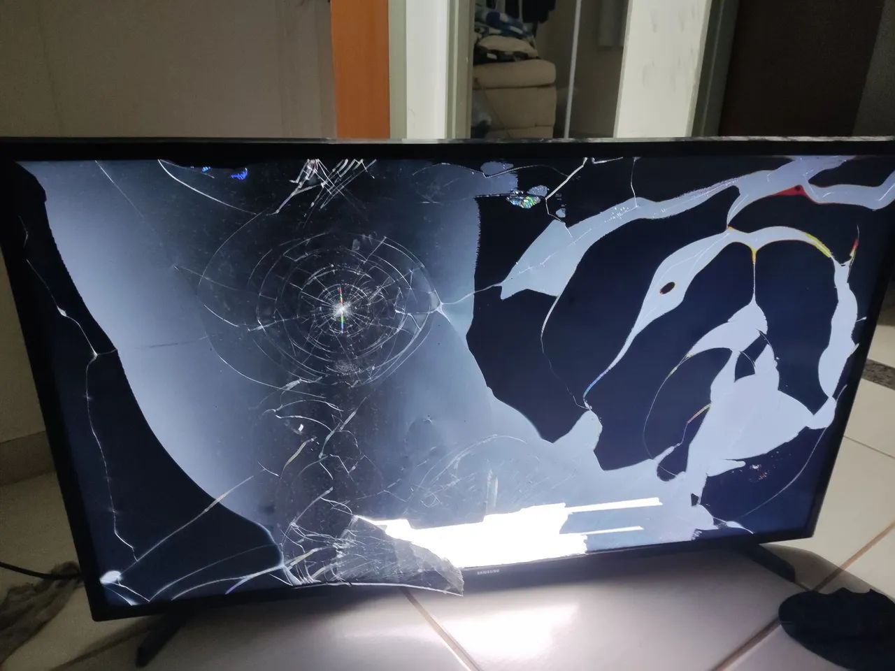 TV Samsung com tela quebrada
