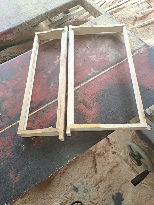 Caixilhos ou quadro para caixa de abelhas apis