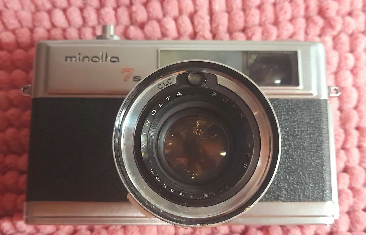 Camera antiga Minolta 7s funcionando 