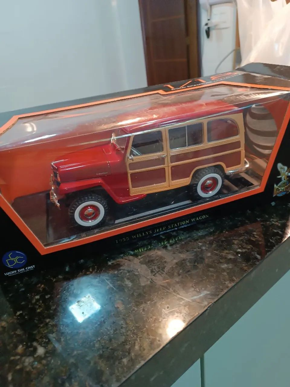 Miniatura rural 1955 Willys Jeep Station Wagon - Foto 4