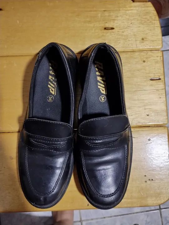 Sapatos sociais pretos - tamanho 34