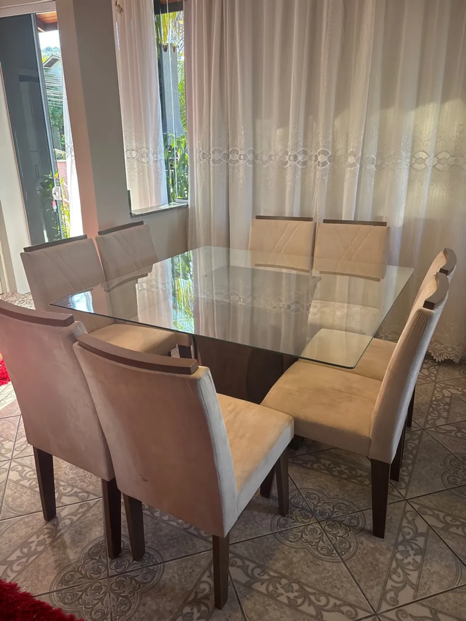 Mesa com 8 cadeiras