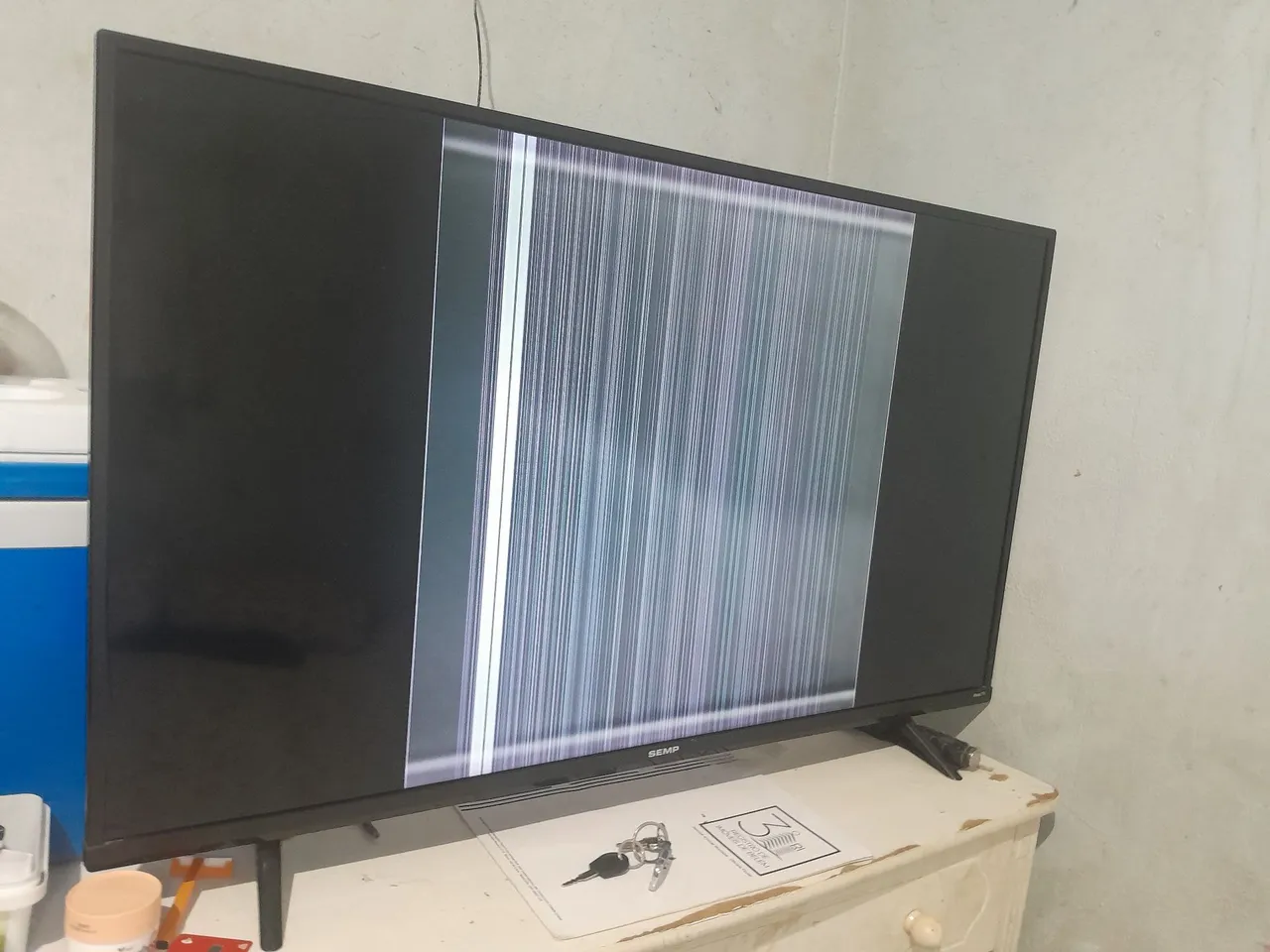 TV Semp com defeito na tela - Ideal para conserto ou peças