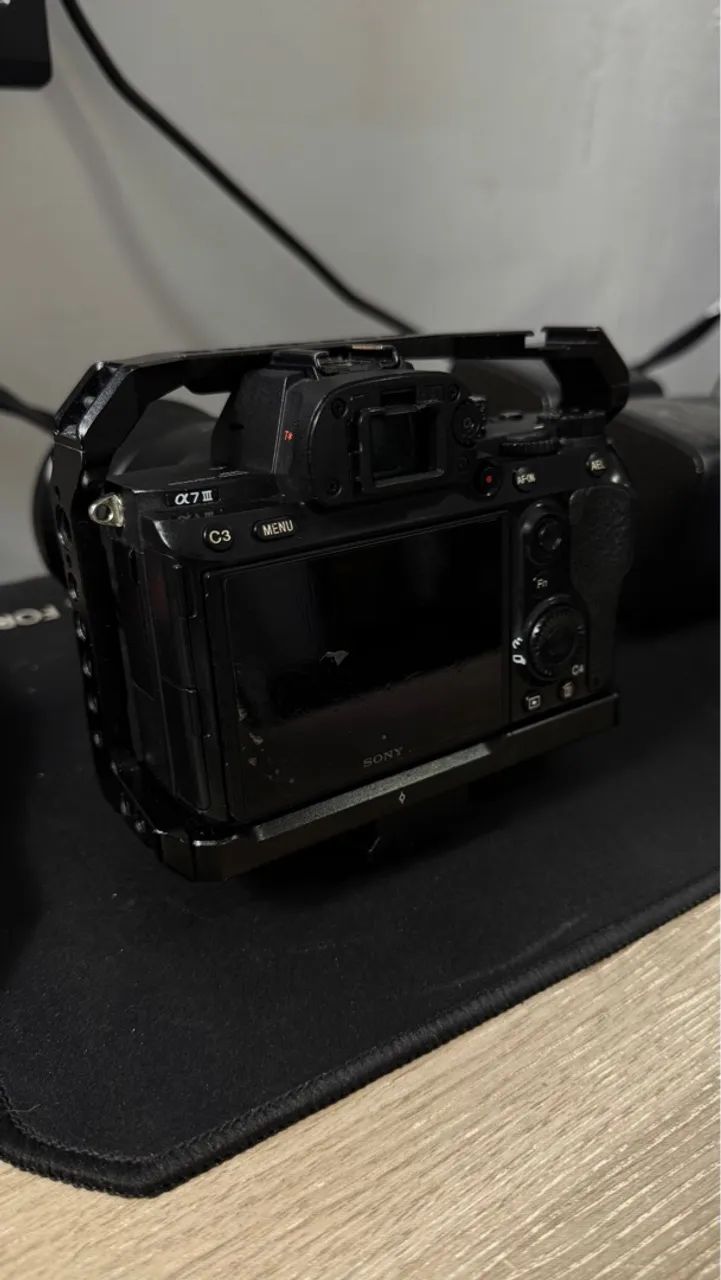 Câmera Sony Alpha 7III com Cage e Lente sony G 18-105mm F4 - Foto 2