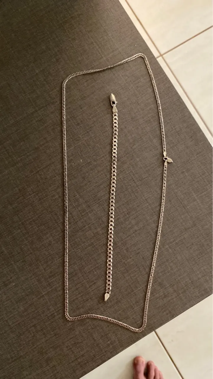 Corrente de prata e pulseira