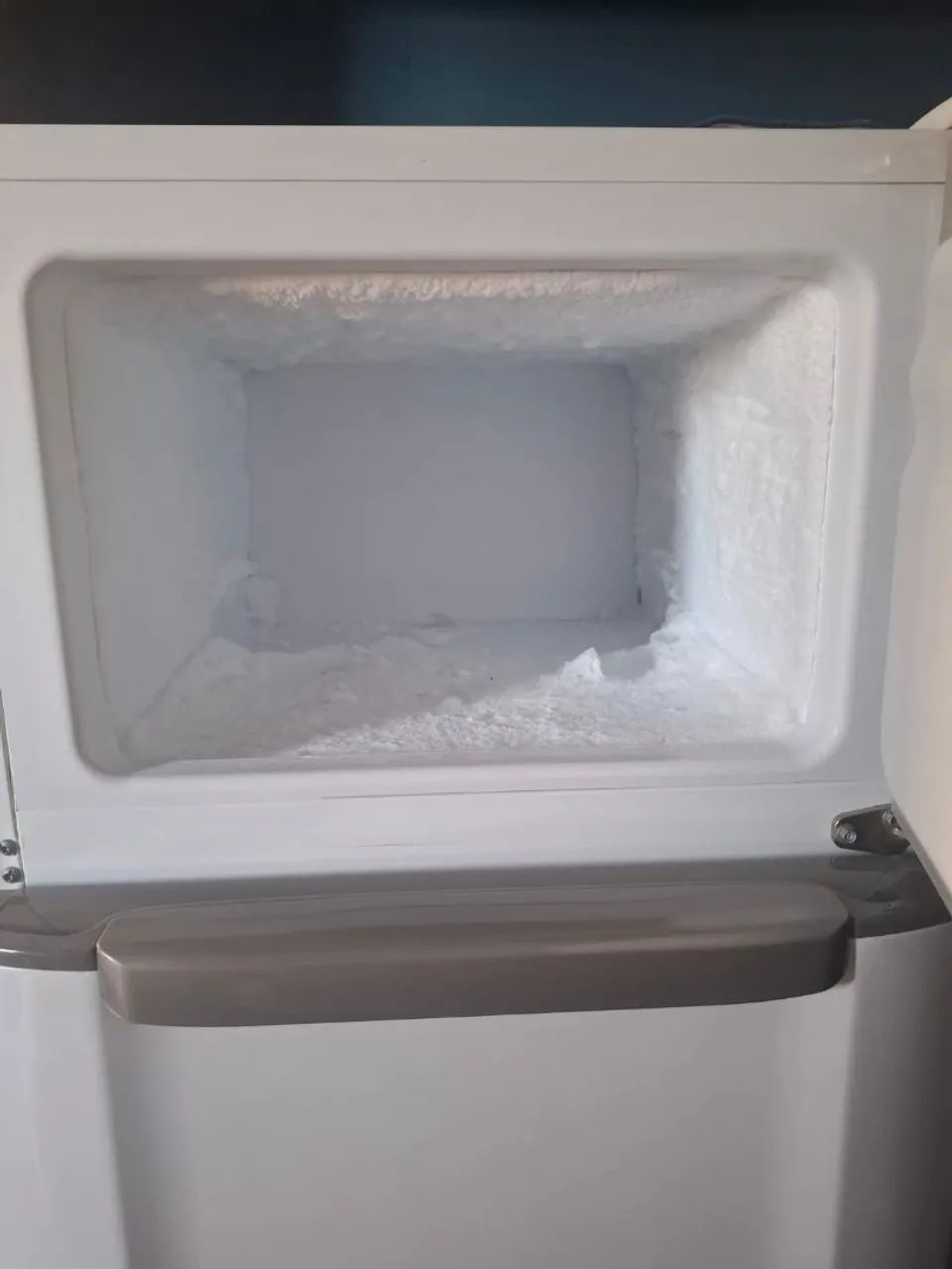 Geladeira Esmaltec 276L 127 volts - Foto 2