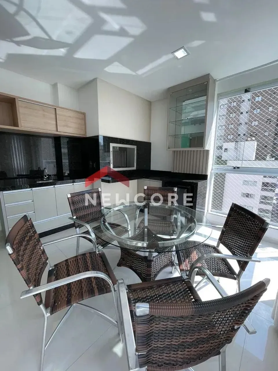 Apartamento em Rua 244 - Meia Praia - Itapema/SC
