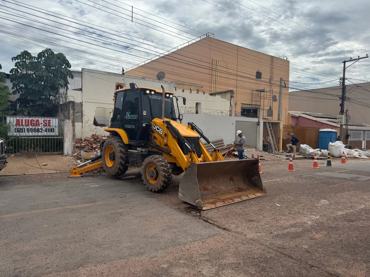 Aluguel de máquinas Bob Cat/ retro escavadeira/ mini escavadeira /cacamba - Foto 2