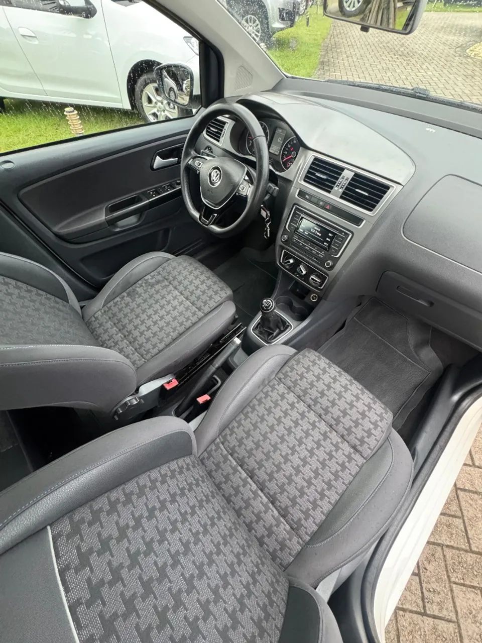 Volkswagen Fox Comfortline 1.0 Flex 12V 5P 2017 - Foto 4