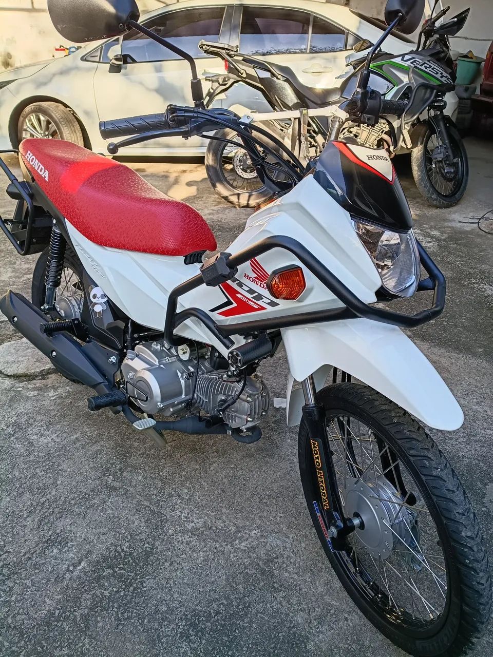 Pop 110i zero com acessorios