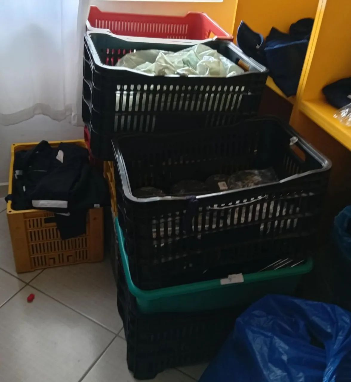 Caixas para brinquedo, para guardar disco, etc r$ 30,00 retirar Vila Isabel