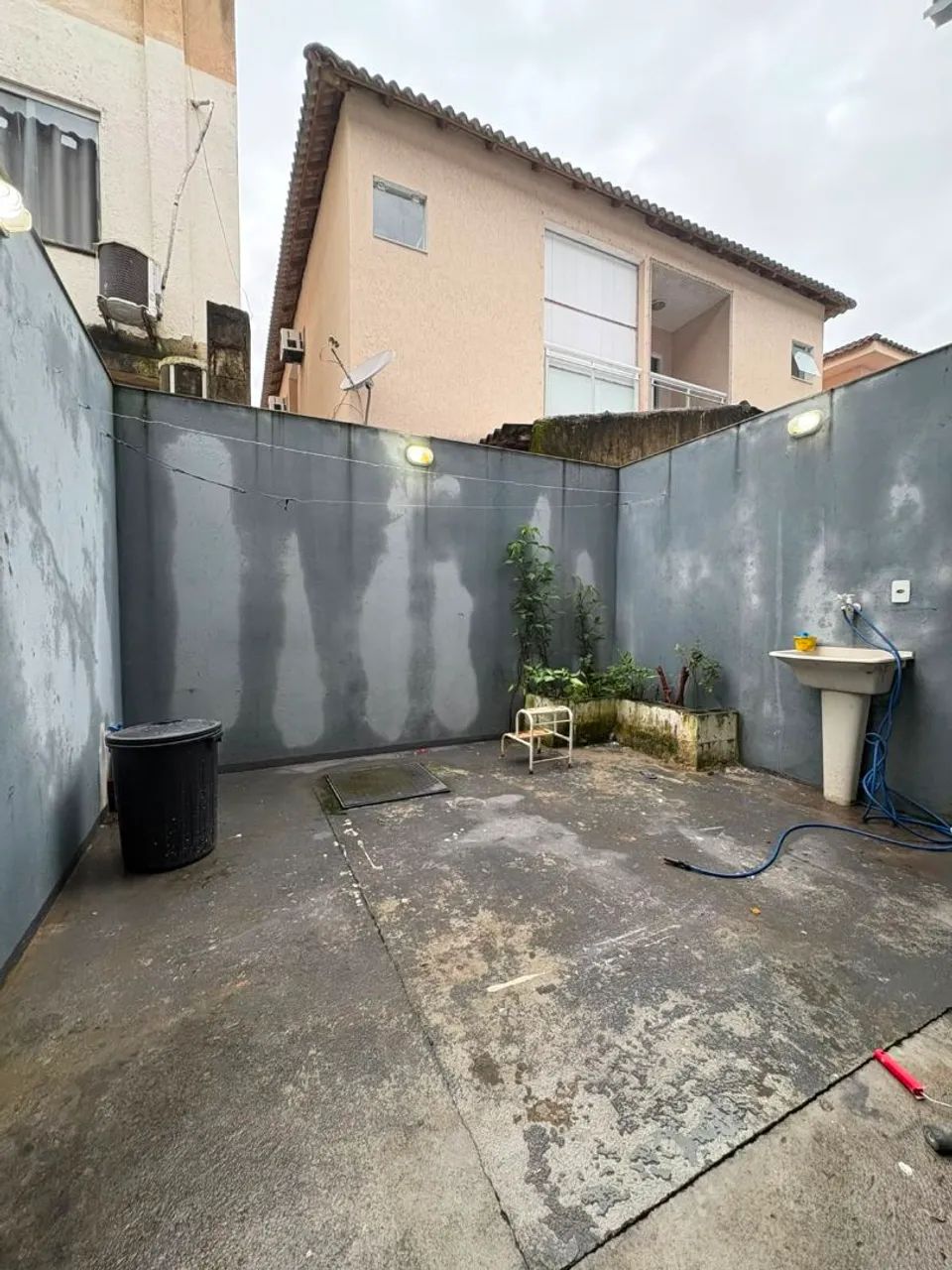 CASA COM 3QTOS E TERRAÇO  - Foto 4