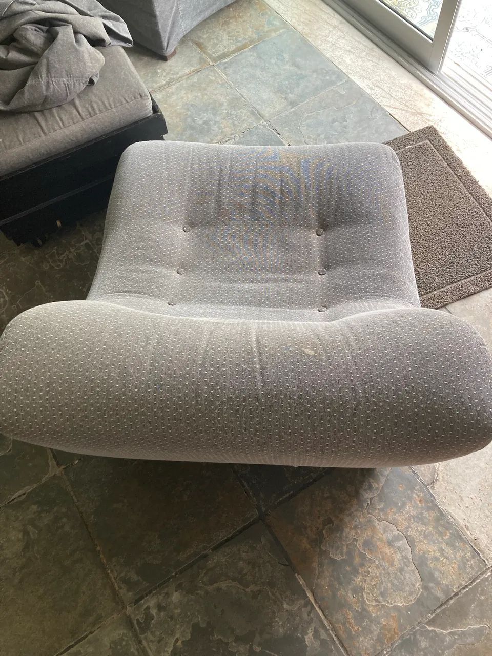 Poltrona chaise longue estofada - Foto 5